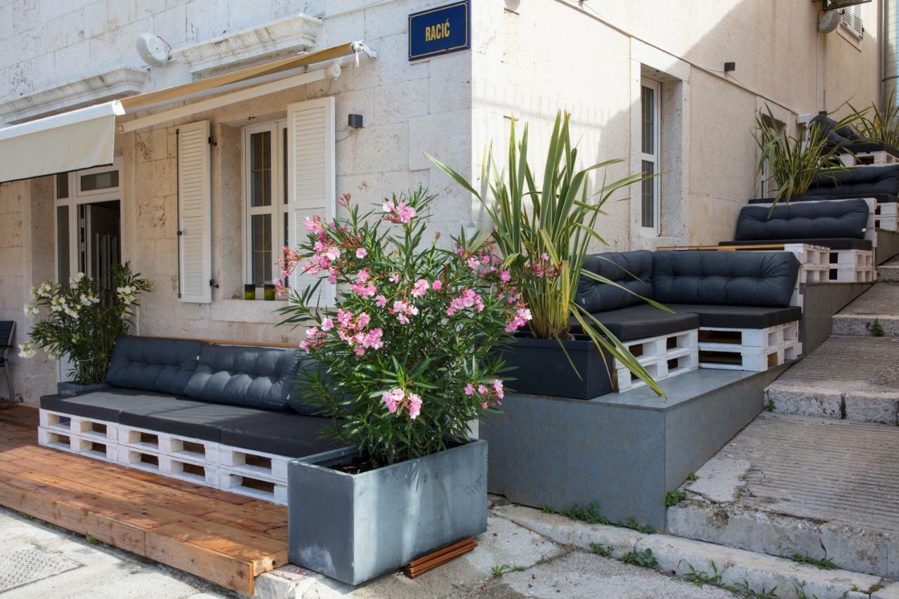 Olife Guesthouse Milna  Extérieur photo