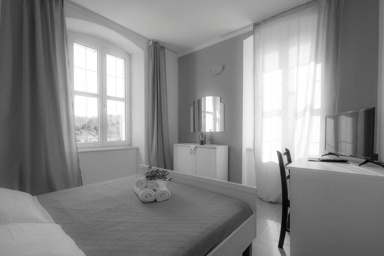 Olife Guesthouse Milna  Extérieur photo